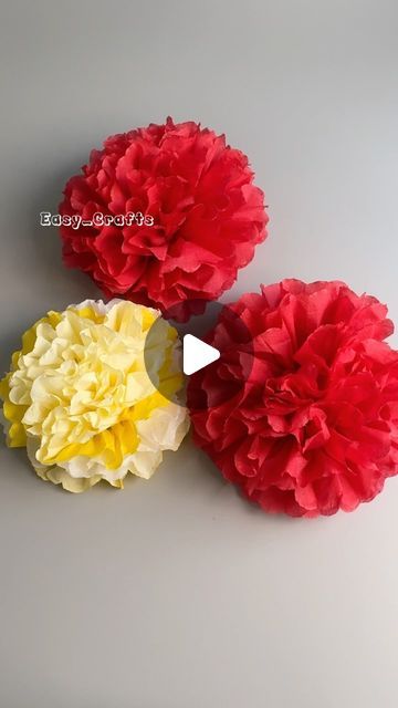 Flower From Craft Paper, Flower From Crepe Paper Diy, Easy Tissue Paper Flowers Diy, How To Make Flowers From Crepe Paper, Diy Flowers From Paper, Crafts With Crepe Paper, Crepe Paper Flowers Decoration, Easy Crepe Paper Flowers Diy, Flower Making With Tissue Paper