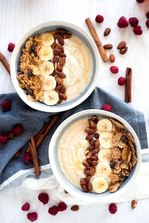 Whether you're aiming for healthy eating or not, this super simple spiced apple & pear winter smoothie bowl has you covered! Breakfast in 5 minutes! Winter Smoothie, Winter Smoothies, Tropical Smoothie Recipes, Bowl Recipes Easy, Blender Drinks, Yoghurt Bowl, Oat Bowls, Winter Breakfast, Smoothie Shop