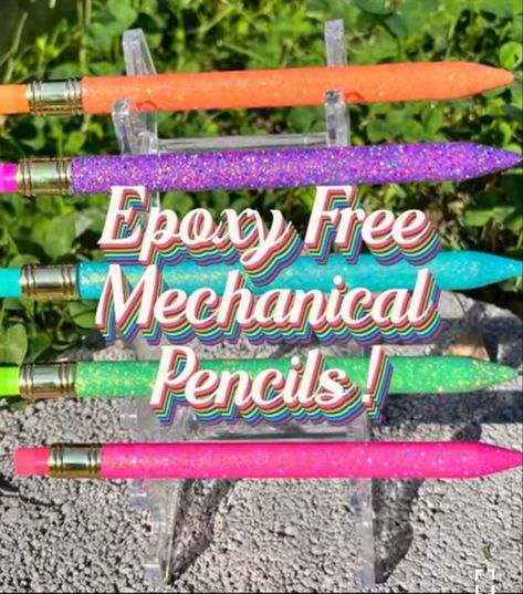 Epoxy Mechanical Pencil Diy, Glitter Mechanical Pencils, Glitter Pen Aesthetic, How To Epoxy, How To Make Resin Pens, Glitter Pencils, Instrument Craft, Epoxy Pens, Resin Pens