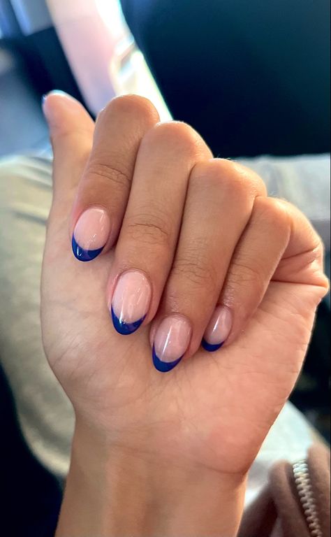 navy blue french tip Royal Blue Gel X Nails, Natural Oval Nails Short, Navy Blue Nails Round, Navy Nails Short Square, Basic Navy Blue Nails, Blue French Tip Nails Almond Short, Short Navy French Tip Nails, French Dark Blue Nails, Rounded Blue French Tip Nails