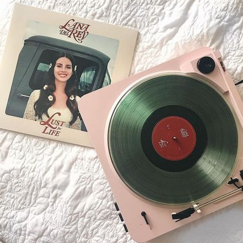 bookish Clueless Quotes, Lana Del Rey Albums, Walpapers Cute, Vinyl Aesthetic, Lana Del Rey Vinyl, Wedding Colours, Vinyl Cd, Lust For Life, Brooklyn Baby