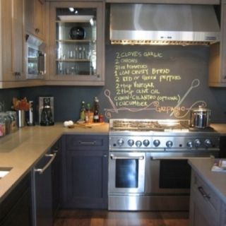 love the chalk board behind stove,great idea!! Paint Backsplash, Cheap Kitchen Remodel, Cocina Diy, Diy Kitchen Remodel, Backsplash Designs, Chalkboard Wall, Design Apartment, Chalkboard Paint, Kitchen Remodel Idea