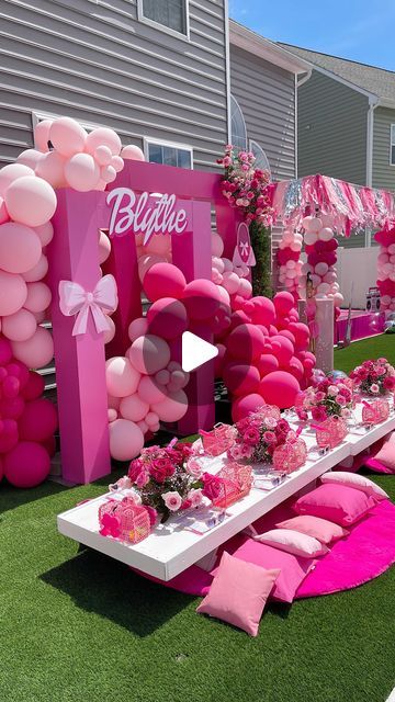 Pink Cake Decorating Ideas, Barbie Themed Party, Barbie Decorations, Barbie Pool Party, Barbie Bachelorette, Barbie Birthday Cake, Barbie Party Decorations, Barbie Theme Party, Bolo Barbie