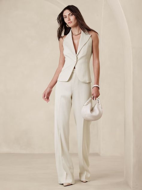 Women's Wedding & Special Occasion Attire | Banana Republic Graduation Suit Outfit For Women, Graduation Outfit Blazer, Formal Outfits For Graduation, Semi Formal Outfits For Women Dinners, Graduation Outfit Ideas Pants, Old Money Outfits Party, White Semi Formal Outfit, Suit Style Women, Woman Suit Fashion Classy