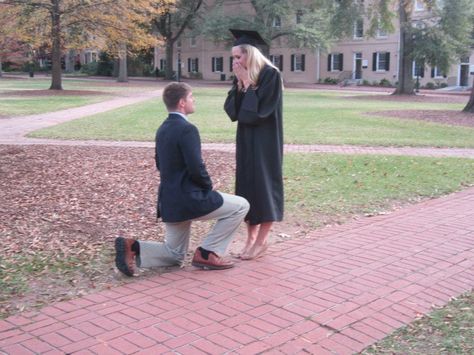 I have always dreamed of being proposed by a charming prince that God has for me at my graduation. Loveeeee! Graduation Proposal Ideas, Graduation Proposal Marriage, Cutest Proposals, Graduation Proposal, Best Proposal Ever, Graduation Pictures High School, This Magic Moment, Dream Marriage, Down On One Knee