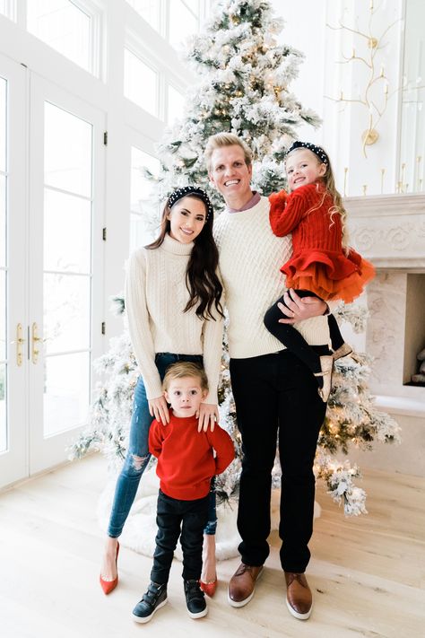 Family Holiday Looks... - Rach Parcell Family Holiday Outfits, Holiday Photos Outfits, Christmas Photos Outfits, Family Christmas Pictures Outfits, Family Holiday Pictures, Christmas Pictures Outfits, Christmas Family Photoshoot, Family Christmas Outfits, Winter Family Photos