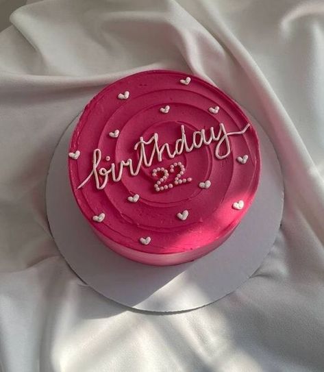 Minimalist textured birthday cake with birthday and age lettering on top Bolo Tumblr, 24th Birthday Cake, Orange Birthday Cake, 34 Birthday, Easy Birthday Cake Decorating, Golden Birthday Cakes, 19th Birthday Cakes, 22nd Birthday Cakes, Birthday Cake Decorating Ideas