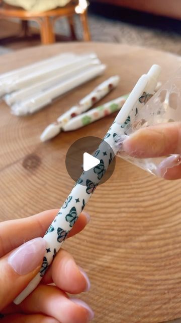 143K likes, 4,907 comments - caluyadesign el December 13, 2023: "NEW UV DTF Pen Wraps! 🖊️💖 Comment “pen” and I will send you the links & more info ❤️ With 23 fab designs, you can turn ..." Diy Pen Gift Wrap, How To Make Pen Wraps, Diy Personalized Pens, Sublimation Pens Diy, Personalized Pens Diy, Pen Wrapping Ideas, Pen Gift Wrapping Ideas, Uvdtf Ideas, Uv Dtf Ideas