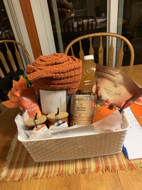 Thanksgiving Baskets, Fall Gift Baskets, Spooky Halloween Gifts, Halloween Gift Baskets, Homemade Gift Baskets, Raffle Basket, Best Gift Baskets, Friends Ideas, Boo Basket