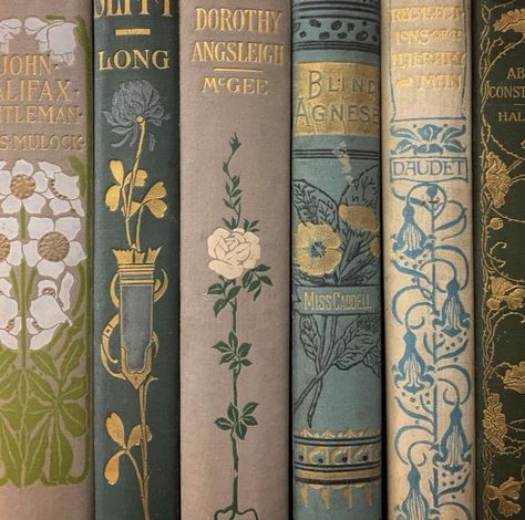 Vintage Floral Books, Beautiful Old Books, Antique Books Aesthetic, Vintage Book Collection, Enchanted Library Aesthetic, Bookshelves Aesthetic Vintage, Vintage Book Spines, Vintage Books Aesthetic, Old Books Aesthetic