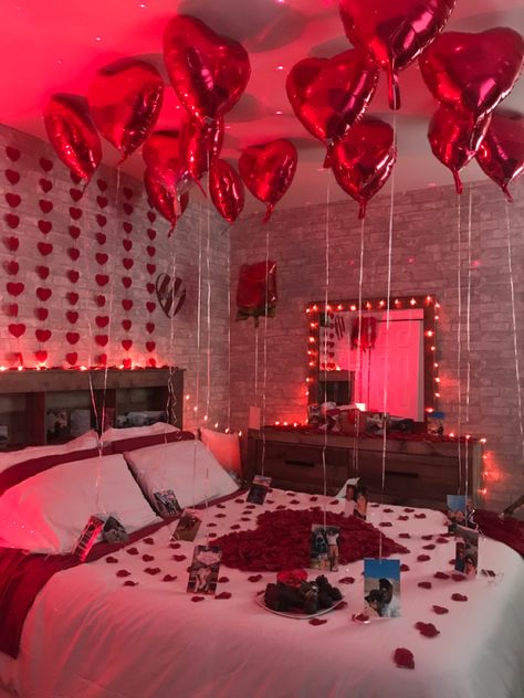 Day Room Decor, Valentine Bedroom Decor, Hotel Room Decoration, Romantic Hotel Rooms, Valentines Bedroom, Romantic Room Surprise, Romantic Dinner Decoration, Romantic Valentines Day Ideas, Surprise Birthday Decorations