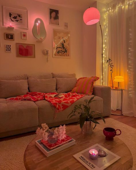 All you need for calmness : lights 💫 🕯️, flowers 💐, plants 🪴,books 📚 and coffee ☕️ Wait for my little friend at the end 🤩 🕊️ #balkony… | Instagram Lighting Room Ideas, Best Friend Living Together, Living Room College House, Living Room Inspiration College, Best Friends Apartment, Flat Ideas Decor, Living Room Inspo Apartment, Cute Furniture For Apartments, Soft Lighting Ideas