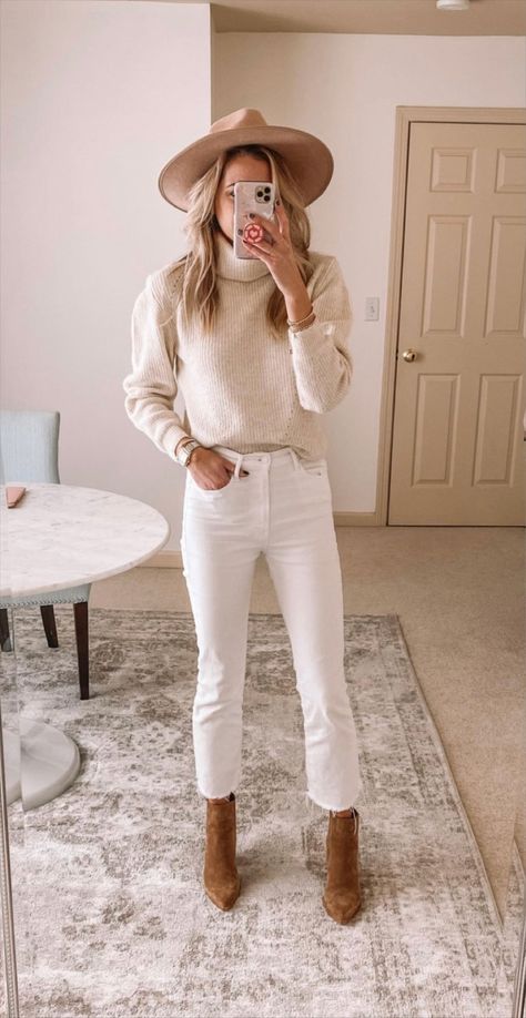 Turtleneck Outfit Fall, Flare Jeans Fall, White Jeans Outfit Fall, White Turtleneck Outfit, White Jeans Outfit Winter, White Jeans Fall, Napa Outfit, Crop Turtleneck Sweater, Turtleneck Sweater Outfit