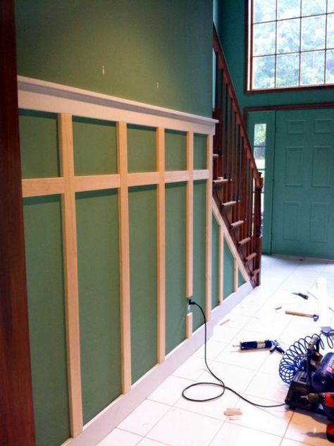 40 Simple Yet Classic Wainscoting Design Ideas - Bored Art Tall Entryway Ideas, Tall Entryway Ideas High Ceilings, Wainscoting Ideas Entryway, Waynes Coating Ideas, Stairs Entryway, Waynes Coating, Craftsman Wainscoting, Homes Farmhouse, Wainscoting Ideas