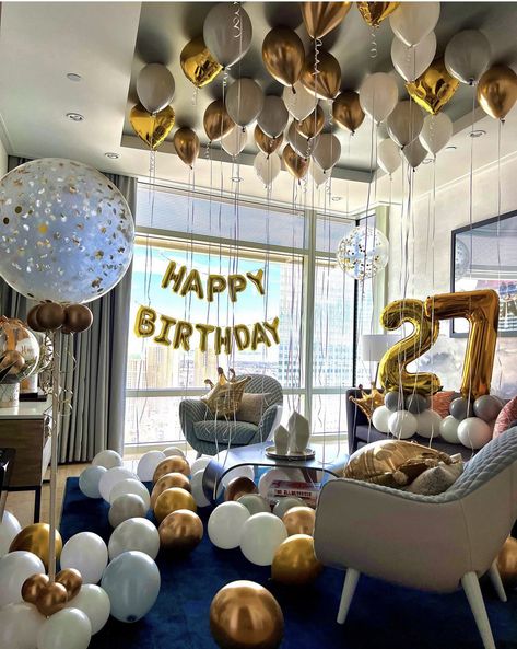 Happy Birthday Hotel Room Decor, Birthday Decor For Him, Birthday Room Surprise, Birthday Decoration Ideas At Home, Hotel Room Decoration, Hotel Birthday Parties, At Home Party, Birthday Decoration Ideas, Surprise Birthday Decorations