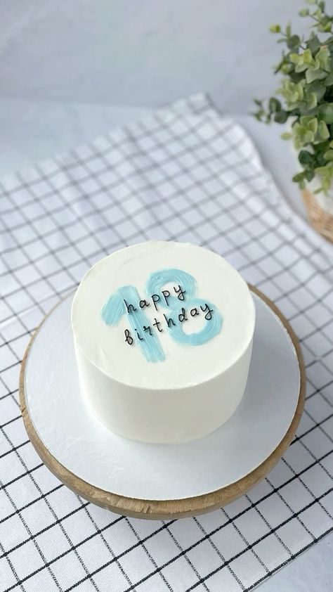 Cute Cake Ideas Easy, Guys Birthday Cake, Cute Bento Cake, Bento Cake Design Birthday, Bento Cake Aesthetic, Bento Cake Design, Tiny Cake, Birthday Cake For Boyfriend, Small Birthday Cakes