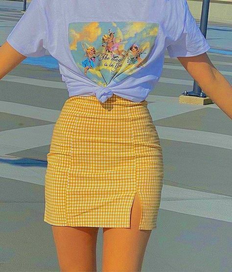 How To Style Bright Colors, Pinterest Clothes, Mode Indie, Skirt Labuh, Indie Outfits Aesthetic, Estilo Indie, Populaire Outfits, Tennis Skirt Outfit, Rock Outfit