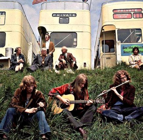 Freedom Pictures, 1960s Aesthetic, Hippie Commune, Hippie Mode, Hippie Lifestyle, Hippie Aesthetic, Hippie Culture, Mode Hippie, 70s Aesthetic