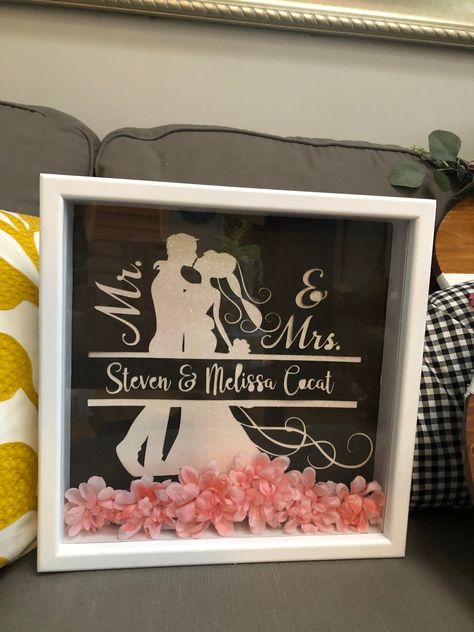 Personalized Wedding Frames, Shadow Box Ideas, Cricut Business, Wedding Frame Gift, Bride And Groom Silhouette, Shadow Box Gifts, Wedding Shadow Box, Money Box Wedding, Wedding Gifts For Bride And Groom