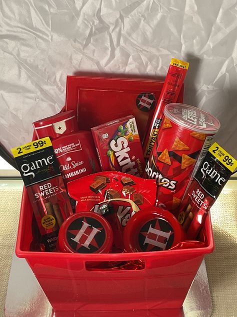 Red Gifts For Men, Red Candy Basket Ideas, All Red Gift Basket For Him, Red Valentines Basket For Him, Red Color Gift Baskets, Red Gift Basket For Boyfriend, Red Christmas Basket Gift Ideas, Red Themed Gifts, Red Party Tray Ideas