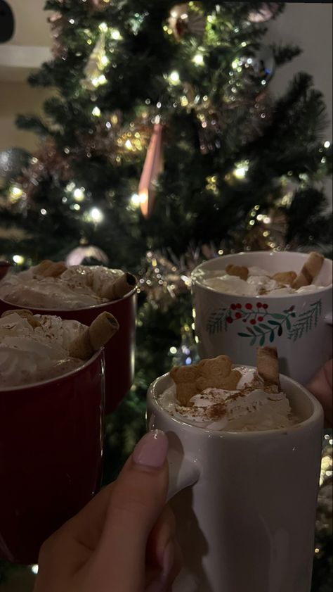 Hot Cocoa Aesthetic Winter, Hot Cocoa With Friends, Hot Chocolate Movie Night, Hot Chocolate Aesthetic Cozy Night, Hot Coco Aesthetic, Hot Chocolate Aesthetic Cozy, Aesthetic Hot Cocoa, Winter Sleepover, Aesthetic Hot Chocolate