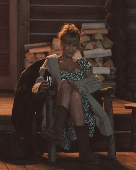 Beth Dutton Fanpage on Instagram: “🍻 Saturday night vibes! — This is a #FANpage 🏷 #bethdutton #yellowstonetv #yellowstone #kellyreilly #favoriteactress #montana #cowboy” Beth Dutton Dress And Boots, Montana Cowboy, Beth Dutton Style, Yellowstone Outfits, Yellowstone Tv Series, Kelly Reilly, Hippie Cowgirl, Couples Halloween Outfits, Beth Dutton