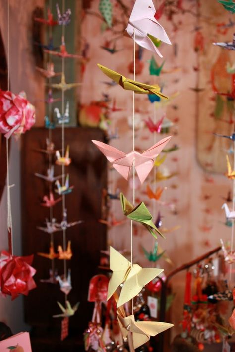 Hanging Origami, Origami Garland, Origami Decor, Origami Mobile, Origami Butterfly, Diy Papier, Origami Design, 3d Origami, Origami Crane