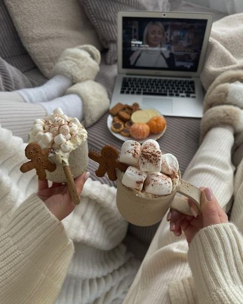 Herbst Bucket List, Christmas Dreaming, Cosy Christmas, Aesthetic Christmas, Christmas Inspo, Christmas Feeling, Warm Christmas, Think Food, Christmas Wonderland