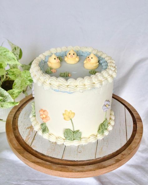 Duckling Cake Ideas, Duck Cake Aesthetic, Ducky Birthday Cake, Duck Pond Cake, Duckling Cupcakes, Duck Cakes Birthday, Cute Duck Cake, Birthday Cake Duck, Duck Cake Ideas