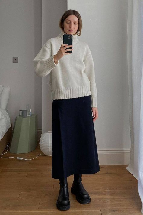 Midi Dress And Jumper Outfit, Knit Skirt Winter Outfit, Midi Skirt Autumn Outfit, Long Skirt Autumn Outfit, Dress In Winter Outfit, Jumper Over Dress, Midi Skirt Work Outfit, Work Outfit Skirt, Skirt Midi Outfit