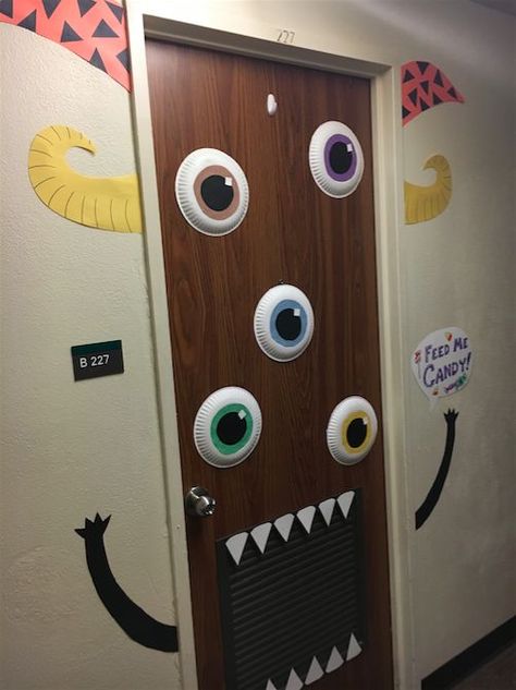 30 Easy Halloween Classroom Decorations - RecipeMagik Halloween Decorations Indoor Classroom, Decorate Halloween Door, Fall Hall Decorations School, Halloween Wall Decorations For School, Halloween Decorations Library, Halloween Diy Door Decorations, Halloween Dorm Decorations Door, Halloween Door Decorations Dorm, Dorm Door Decorations Halloween