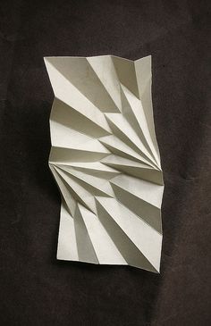 Andrea Russo. Folded Paper Sculpture, Geometric Paper Folding, Folding Paper Techniques, Paper Folds Design, Paper Folding Sculpture, Folding Techniques Paper, Paper Engineering Techniques, Paper Techniques Art, Geometric Paper Sculpture