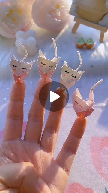 paper crafts creator on Instagram: "Look, I have a pet too! Fingertip cat #Origami #Tutorial #Handmade diy #Origami #Cat #Origami #OriginalCat #Tutorial paper craft" Paper Oragami Ideas Easy, Cat Origami Tutorial, Cat Origami Easy, Origami Cat Tutorial, Simple Origami For Kids, Paper Oragami, Cat Origami, Paper Cats, Small Origami