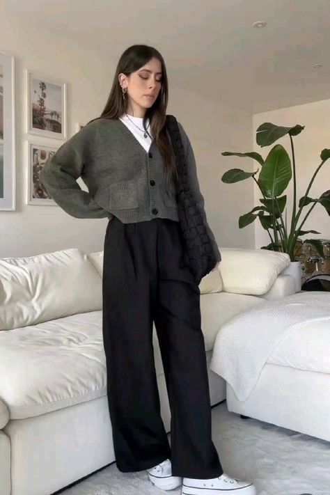 Mode Au Ski, Slacks Outfit, Alledaagse Outfit, Black Pants Outfit, Casual Work Outfits Women, Chique Outfit, Mode Hijabi, Teaching Outfits, Stylish Work Attire