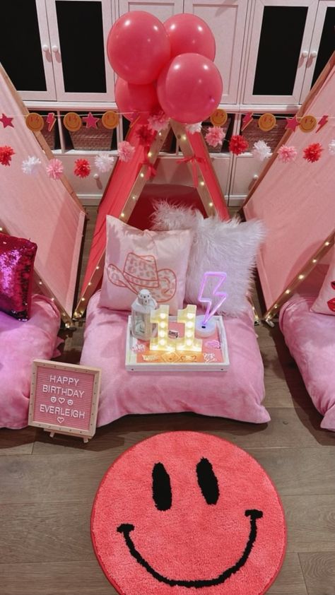 Sleepover Birthday Ideas 13, Tp Slumber Party, 13th Sleepover Party Ideas, Barbie Party Sleepover, Pink Birthday Sleepover Ideas, Birthday Slumber Party Ideas For Teens, Sleep Over Party Ideas For Teens, Slumber Party Set Up, Sleepover Ideas Preppy