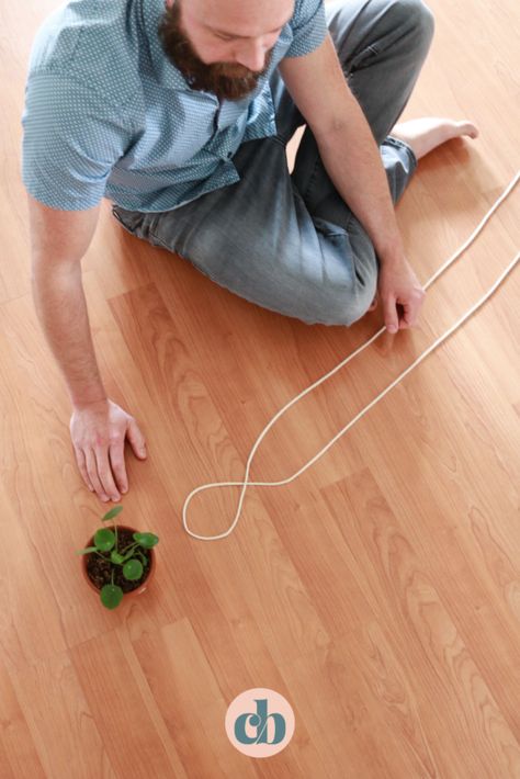 DIY Plant Hanger with just one knot Rope Knots Hanging Plant Holders, Quick Plant Hanger, Easy Jute Plant Hanger, One Knot Plant Hanger, How To Tie A Plant Hanger, Homemade Plant Hangers Diy, Simple Rope Plant Hanger Diy, Planter Hanger Diy, Diy Hanging Plants Indoor