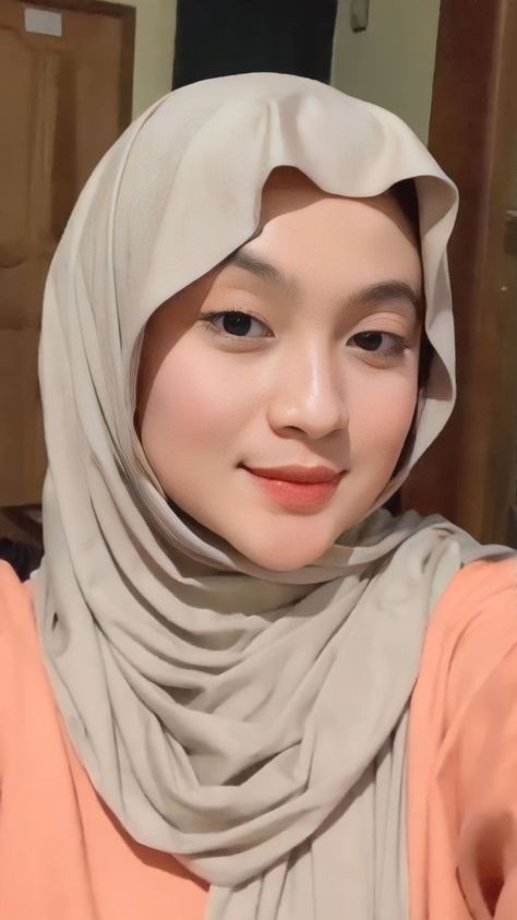 Beautiful Eyes Pics, Jersey Hijab, Pashmina Hijab Tutorial, Tutorial Hijab, Baddie Outfits Ideas, Hijab Aesthetic, Hijabi Aesthetic, Style Hijab, Muslim Women Hijab