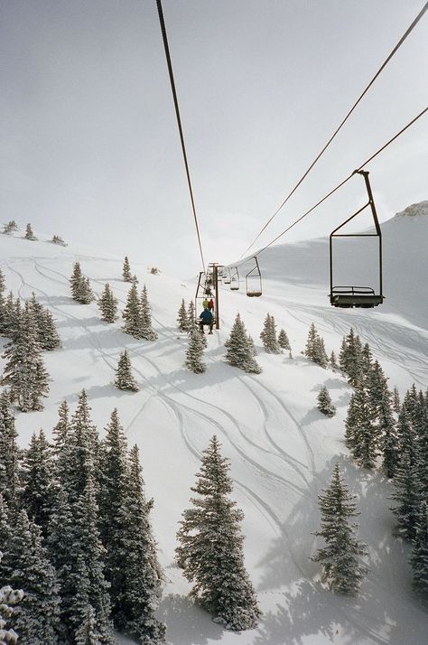 Natal, Colorado Aesthetic, Lodge Aesthetic, Skiing Aesthetic, Ski Holidays, Christmas Feeling, Winter Wallpaper, Winter Scenery, Ski Lift