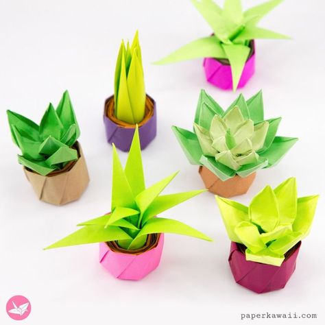 These cute mini origami succulents are adorable and are a perfect paper decoration. Origami Plants, Origami Stella, Origami Kutu, Diy Origami Home, Diy Origami Home Decor, Tanaman Sukulen, Mini Origami, Origami Home Decor, Origami Lotus Flower