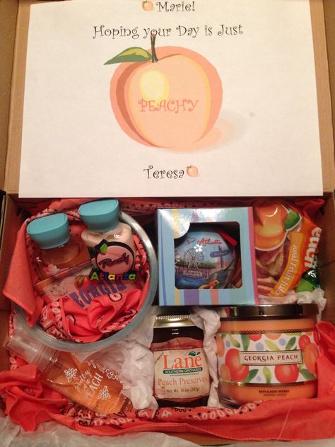 "Hoping your day is just Peachy!" gift box for a friend out-of-state. Most Georgia Peach themed with a couple of Atlanta things mixed in. Theme Box Gift Ideas, Box Of Orange Gift Ideas, Peach Gift Basket Ideas, Color Themed Gift Baskets, Yellow Themed Gifts, Bday Basket, Themed Gift Boxes, Peach Items, Peach Basket