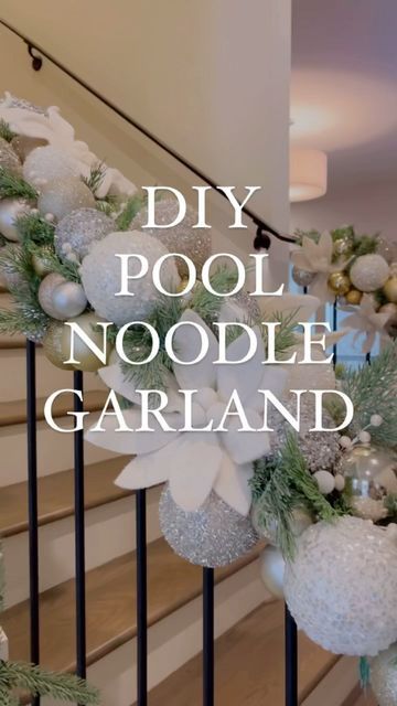 Natal, Pool Noodle Garland, Pool Noodle Christmas, Christmas Garland Staircase, Christmas Banister, Christmas Staircase Decor, Christmas Stairs Decorations, Farmhouse Stairs, Christmas Arch