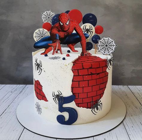 Birthday Cakes Spiderman, Delicious Cake Ideas, Cakes Spiderman, Halloween Cakesicles, Marvel Birthday Cake, Scary Halloween Cakes, Halloween Cake Recipes, Spiderman Birthday Party Decorations, 4de Verjaardag