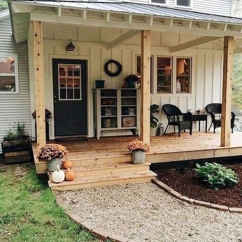 Similar to vintage design, rustic décor also captivates hearts because it offers tranquility and warmth. The best part is that the decoration is easy to find. You can simply choose wooden materials for your porch, followed by similar furniture. #FrontPorchIdeas #ModernFrontPorch #PorchFurnitureInspiration #CozyPorchDesigns #PorchRenovationIdeas #ElegantPorchDesigns #DIYPorchProjects #PorchLandscapingTips Farmhouse Front Porches Decorations, Rustic Farmhouse Front Porches, Farmhouse Front Porch Decorating, Veranda Design, Farmhouse Porch Decor, Farmhouse Front Porch, Porch Design Ideas, Front Porch Makeover, Farmhouse Front Door