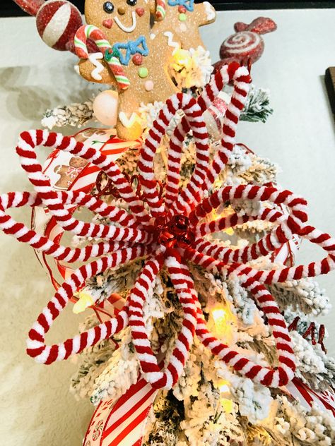 Peppermint and Gingerbread Themed Christmas Tree for the Kitchen - Word & Home Natal, Peppermint Table Decorations, Gingerbread Themed Christmas Tree, Peppermint Candy Christmas Tree, Peppermint Christmas Decor, Peppermint Christmas Tree, Gingerbread Trees, Diy Christmas Tree Topper, Gingerbread Christmas Tree