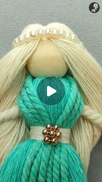 How To Make Tassel Dolls, Wooden Bead Dolls, Beaded Angels Tutorials, Diy Wooden Dolls, Christmas Wooden Beads, Fairy Diy Crafts, Engel Diy, Diy Yarn Dolls, Beaded Dolls