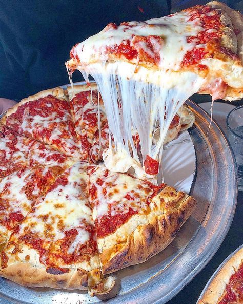 Essen, Best Pizza Nyc, Best Pizza In Nyc, Cheese Crust Pizza, Stuffed Crust, Meat Lovers Pizza, Chicago Food, Crust Pizza, Best Pizza