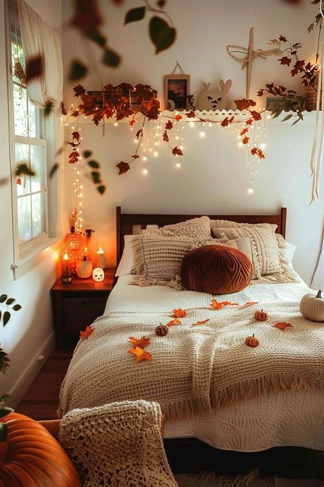 Fall And Halloween Decor Ideas Bedroom, Fall Decor Ideas For The Home Bedroom, Room Inspo Halloween, Decorating For Autumn, Fall House Ideas, Fall Decor For Outside, Fall Bedroom Decor Aesthetic, Halloween Room Aesthetic, Fall Decor Ideas For The Home