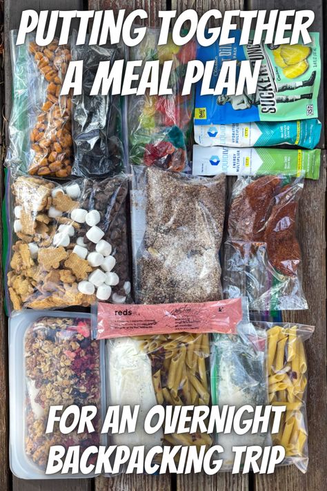 Overnight Backpacking Food, Homemade Backpacking Food, How To Pack Your Backpacking Pack, Backpack Food Ideas, Healthy Backpacking Food, Backpack Meals Diy, Hunting Trip Snacks, Trail Food Backpacking, Hunting Trip Meals