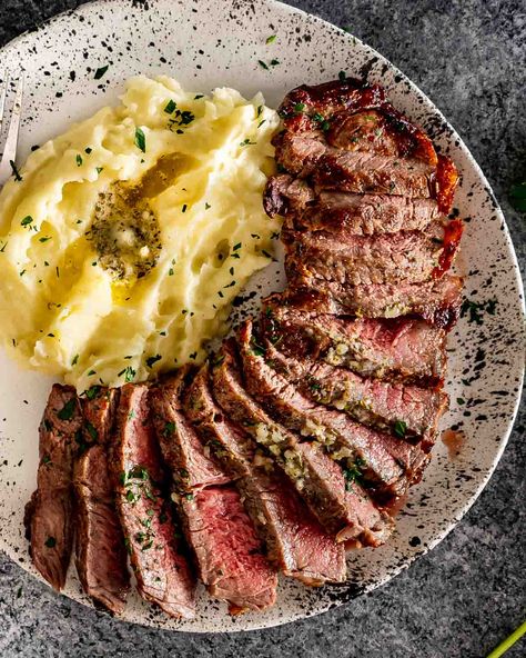 Essen, Reheat Steak, Airfryer Steak, Steak With Garlic Butter, How To Reheat Steak, Butter Board, Air Fryer Steak, Meat Lover, Canada Food