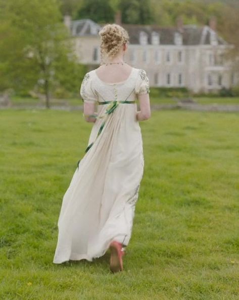 Emma. Jane Austen, Emma 2020, Emma Woodhouse, I'm Sick, Anya Taylor Joy, Lockscreen Wallpaper, Do Anything, White Dress, Green